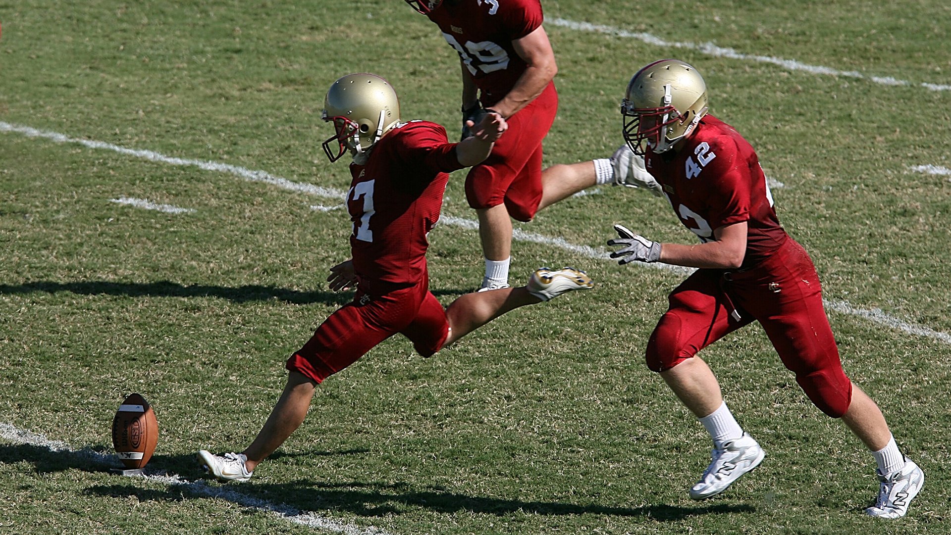 莱万多夫斯基回归赛场,爆冷首场状态亮眼,法国队观众沸腾!